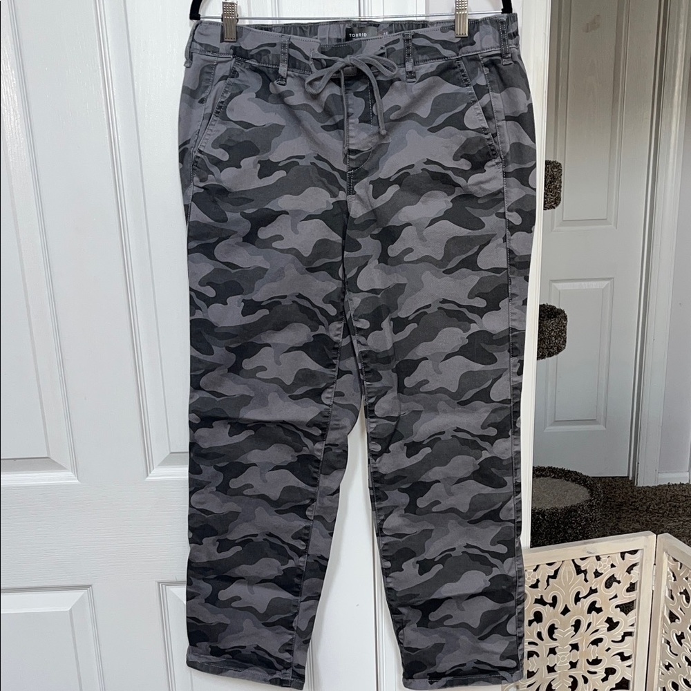 Torrid gray camo weekend straight cargo pants Size 0R